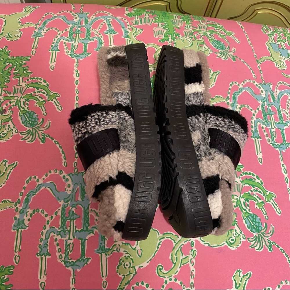 UGG fluffita black and gray Sherpa platform slides size 10 - Picture 3 of 6